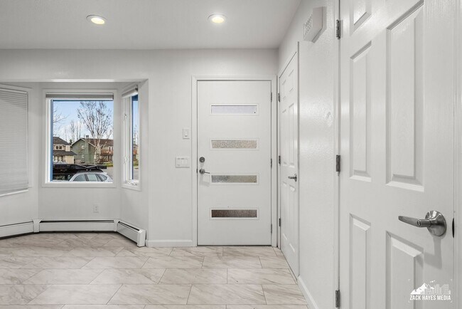 Foto del edificio - 6627 Zurich St