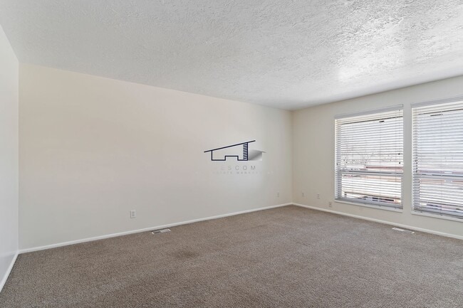 Building Photo - 350 E 4850 S