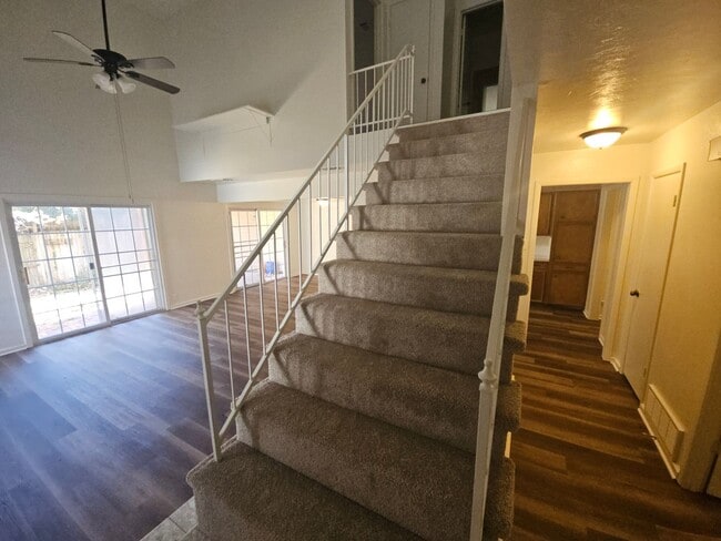 Foto del edificio - Updated Townhome with Upgrades