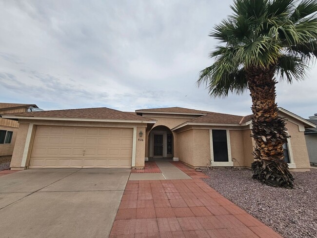 Foto del edificio - FREE RENT 3 BEDROOM 2 BATHS WITH A FIREPLA...