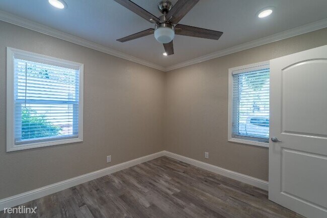 Foto del edificio - 2 br, 1 bath Apartment - 18343 Redwood Rd