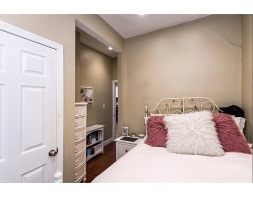 Building Photo - 69 Phillips St