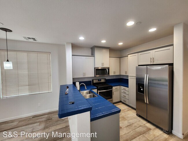 Building Photo - 2 br, 2.5 bath House - 611 Equinox Loop