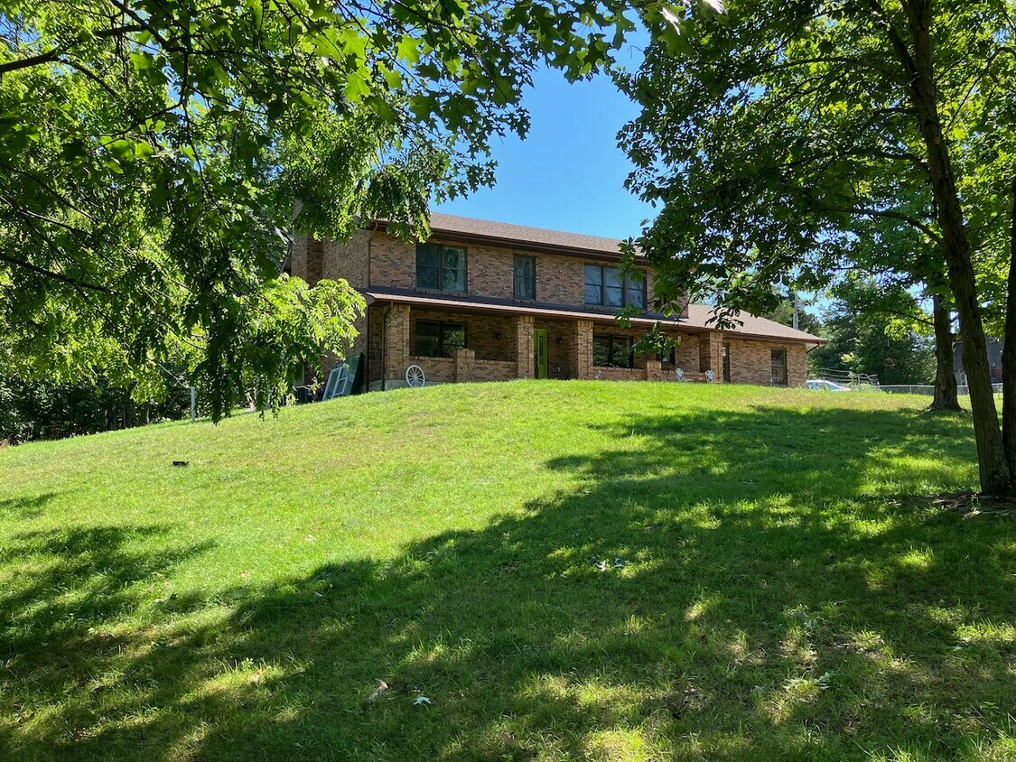 Primary Photo - 824 Riske Ln