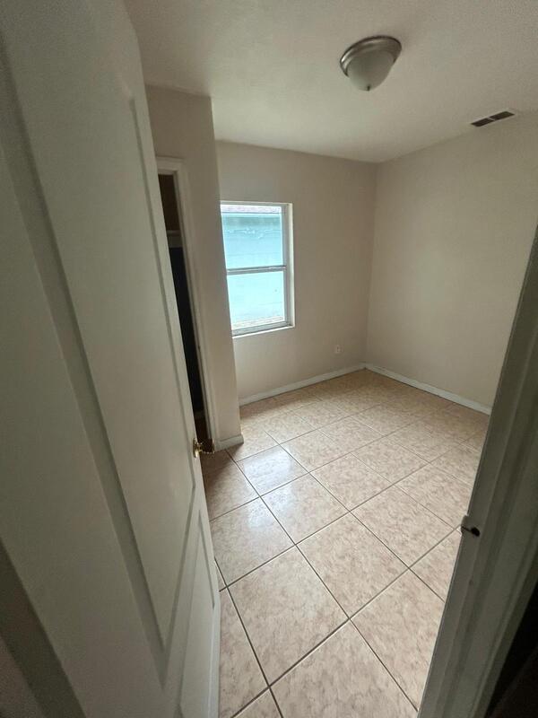 Photo - 901 W Anderson St Apartment