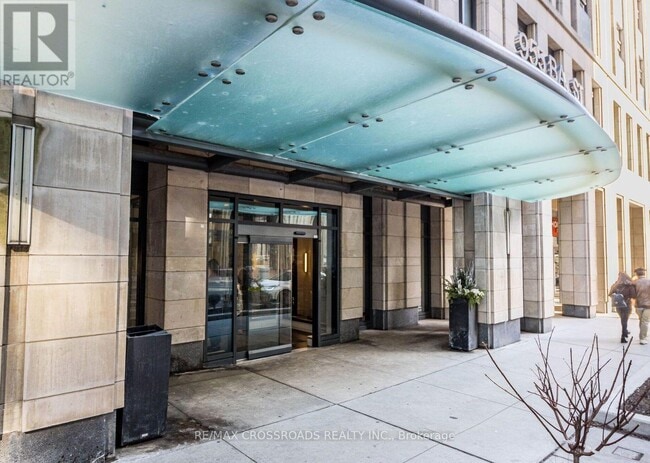 Building Photo - 955 Bay St.