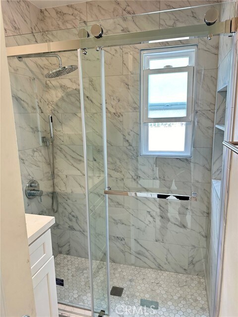 Foto del edificio - 220 Rose Ave