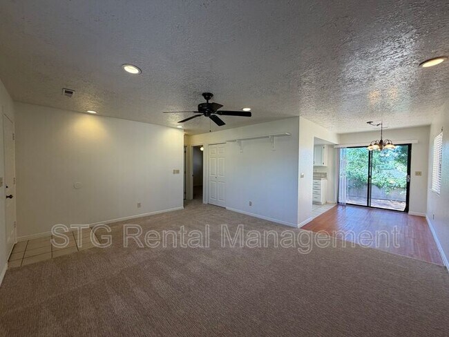 Foto del edificio - 585 Westridge Dr