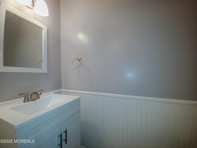 Foto del edificio - 12 Creek Rd