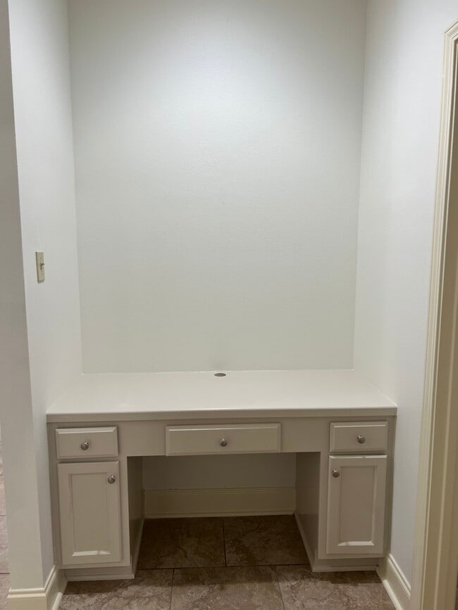 Escritorio Cocina ordenada - 37140 Woodgate Ave