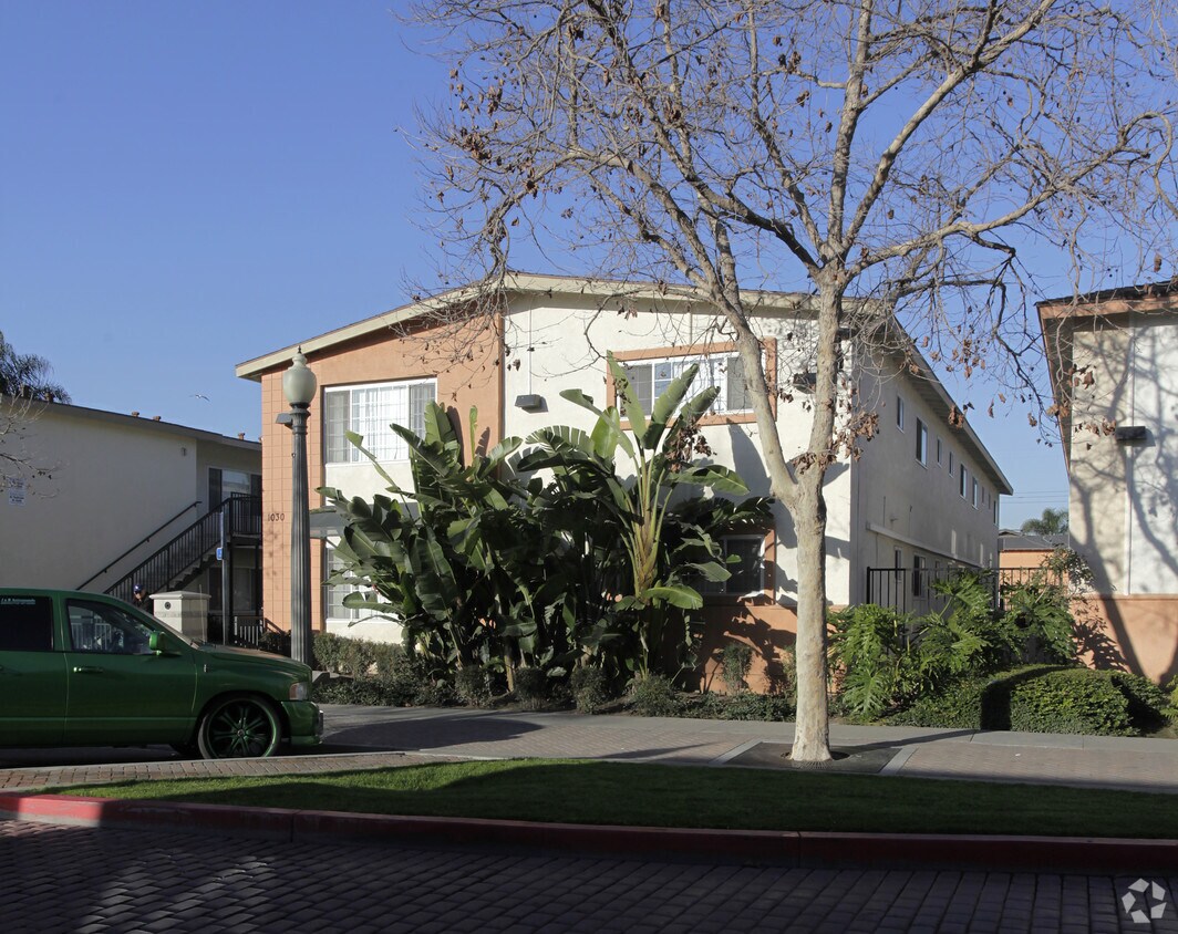 Building Photo - 1030 S Minnie St