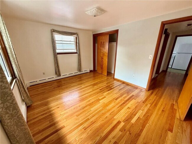 Building Photo - 25 Thurston Ave