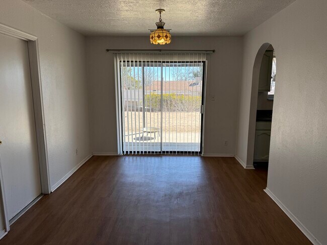 Foto del edificio - 840 Bravo Ct SE