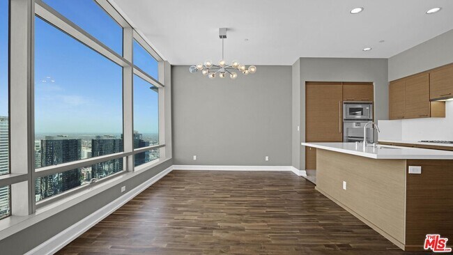 Foto del edificio - 900 W Olympic Blvd