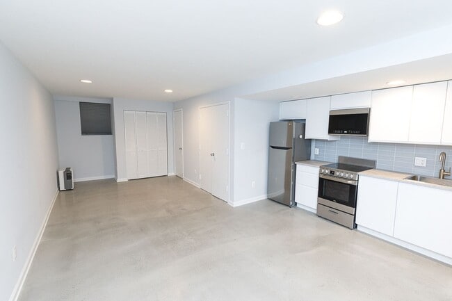 Building Photo - Prime Logan Circle Studio with In-Unit W/D!