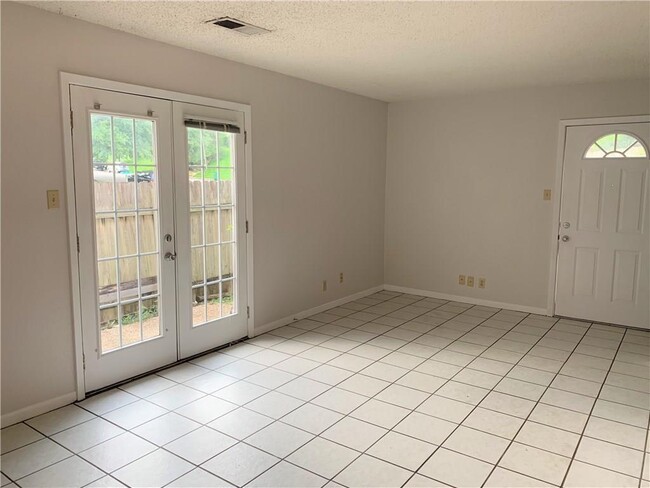 Foto del edificio - 2800 Westhill Dr