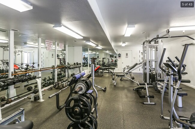 Foto del edificio - 7777 W 91st St