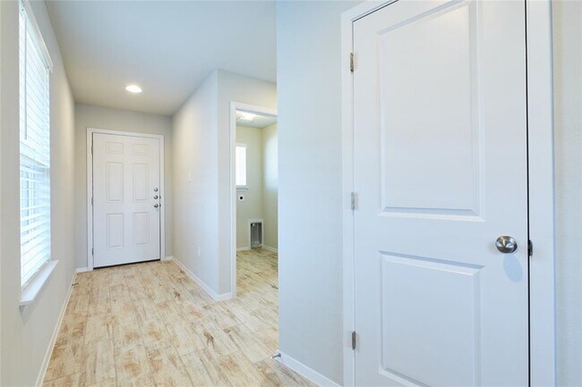 Foto del edificio - 303 Trailside Ln