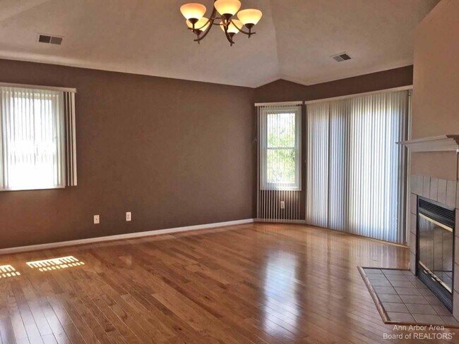 Building Photo - 1674 Coburn Dr