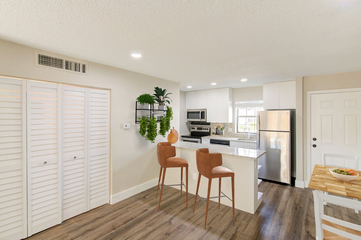 2 habitaciones, 2 baños - 1232 pies cuadrados - Área de comedor - Armature Gate Townhomes