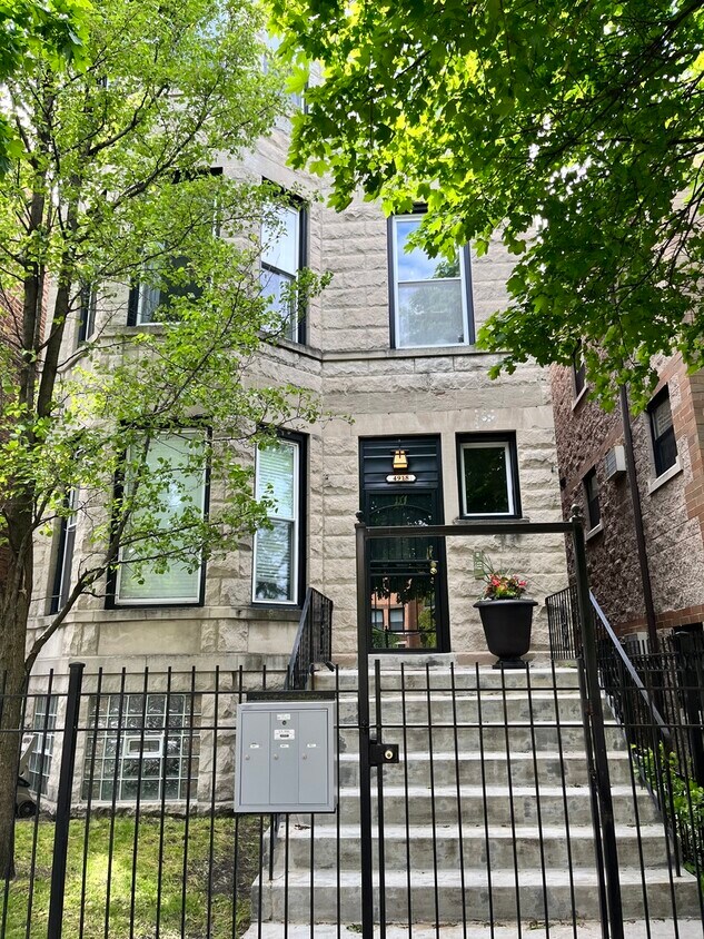 Primary Photo - 4918 S St Lawrence Ave