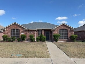 Building Photo - 2333 Cedarwood Dr