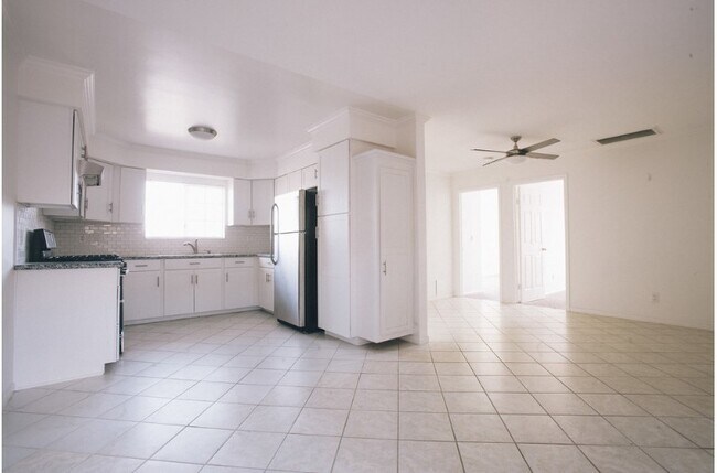 Foto del edificio - 1207 S Serrano Ave