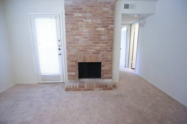 Foto del edificio - 8405 Bent Tree Rd