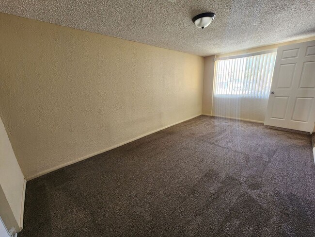 Foto del edificio - 3 Bedroom 1 Bath Coming Soon!