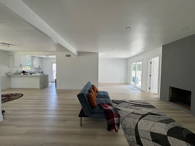 Foto del edificio - 9501 Laramie Ave