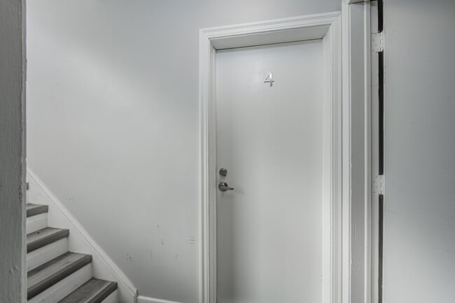 Building Photo - 1 Bed / 1 Bath Basement Apartment – St. Catharines, ON – $1,149/month (Inclusive Utilities)