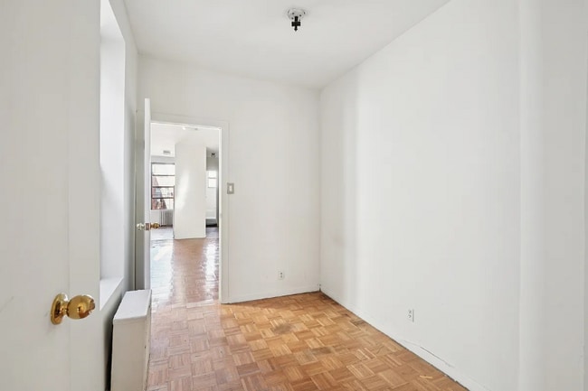 Foto del edificio - 323A E 89th St