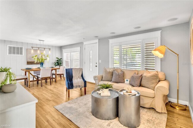 Foto del edificio - 2 br, 1 bath House - 5420 43Rd Avenue N