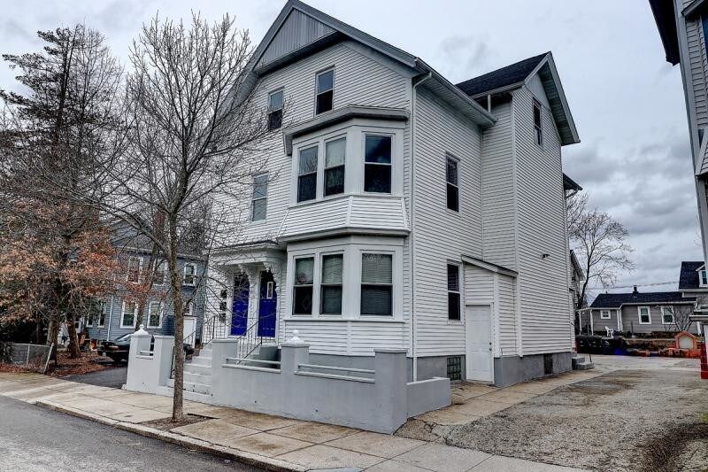 158 West Ave Unit 3, Pawtucket, RI 02860 Condo for Rent in Pawtucket