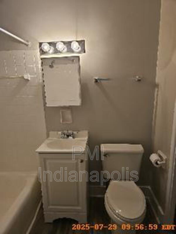 Foto del edificio - 5824 E Washington St