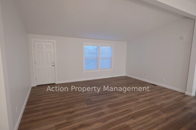 Foto del edificio - Newly renovated 3 bed 2 bath w/ large 3 bay garage, in Dungeness