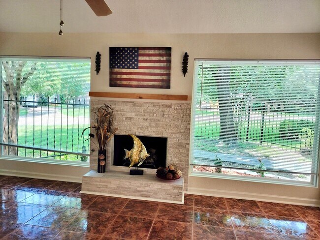 Foto del edificio - 20313 Sunny Shores Dr