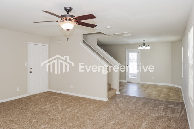 Foto del edificio - 157 Cloverbrook Dr