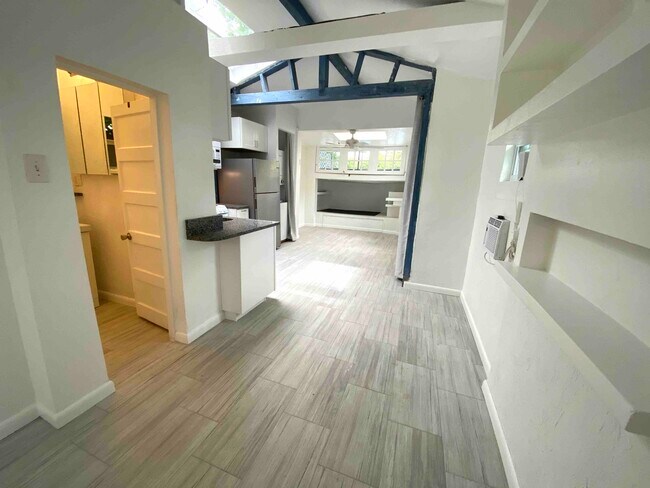 Foto del edificio - 708 N Wild Olive Ave