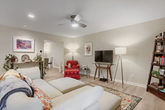 Foto del edificio - 1530 Greenbriar Blvd
