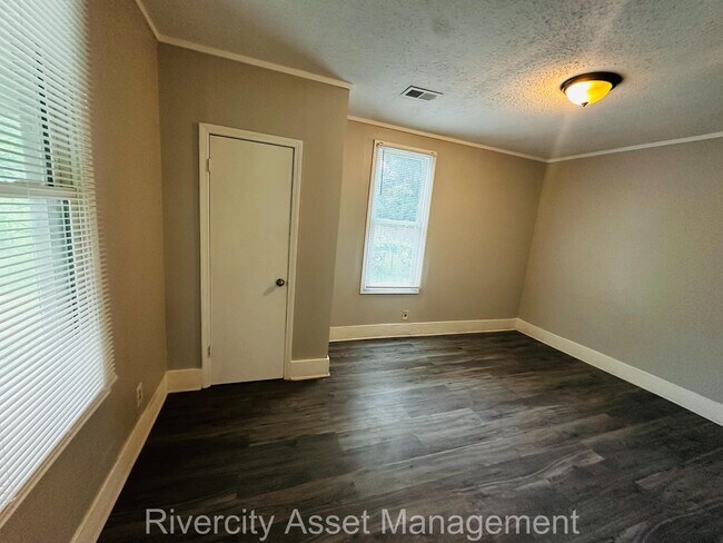 Foto del edificio - 3578 Hazelwood Ave