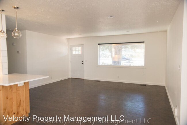 Building Photo - 3 br, 2 bath House - 130 SE 15th St.