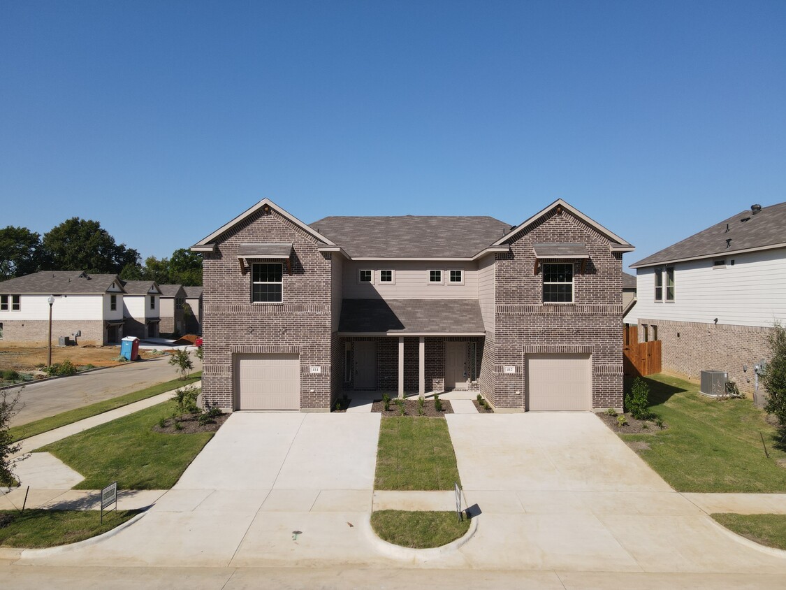 Foto principal - 412-414 Mockingbird Ln