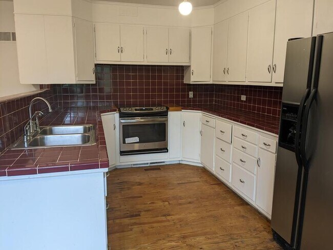 Foto del edificio - 2525 E 41st St