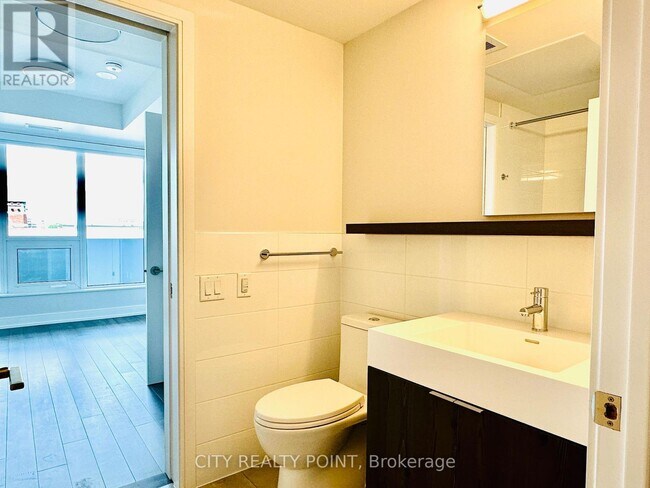 Photo du bâtiment - 2525 Bathurst St