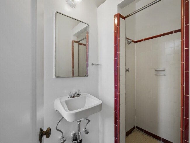 Foto del edificio - 841 Serrano Ave