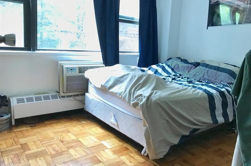 Foto del edificio - 322 E 54th St