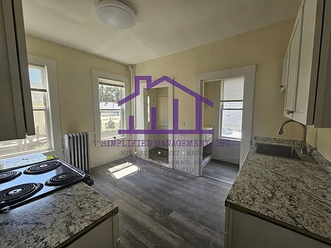 Building Photo - 5-Bedroom, 1-bathroom Unit available in Do...