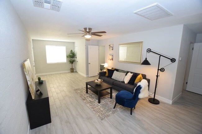 Building Photo - 722 E Turney Ave #8