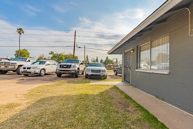 Building Photo - 1638 W Desert Cove Ave